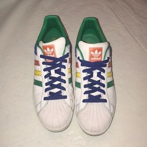MEN’s adidas classic sneakers